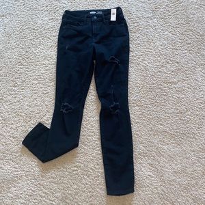 New with tags, Old Navy skinny jeans, pop icon skinny, high-rise. Black Color.